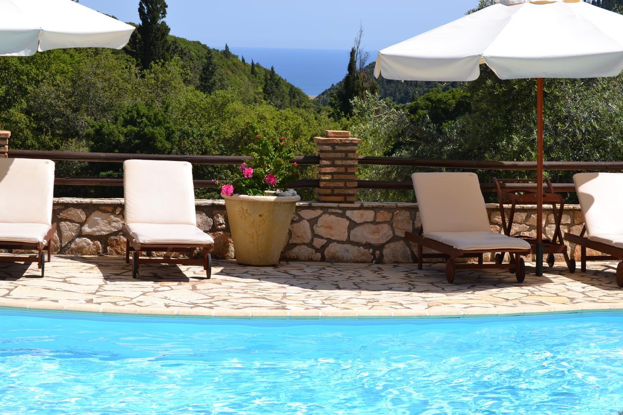 Harvest Moon Apartments Lixouri Bagian luar foto