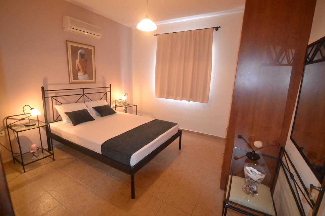 Harvest Moon Apartments Lixouri Bagian luar foto