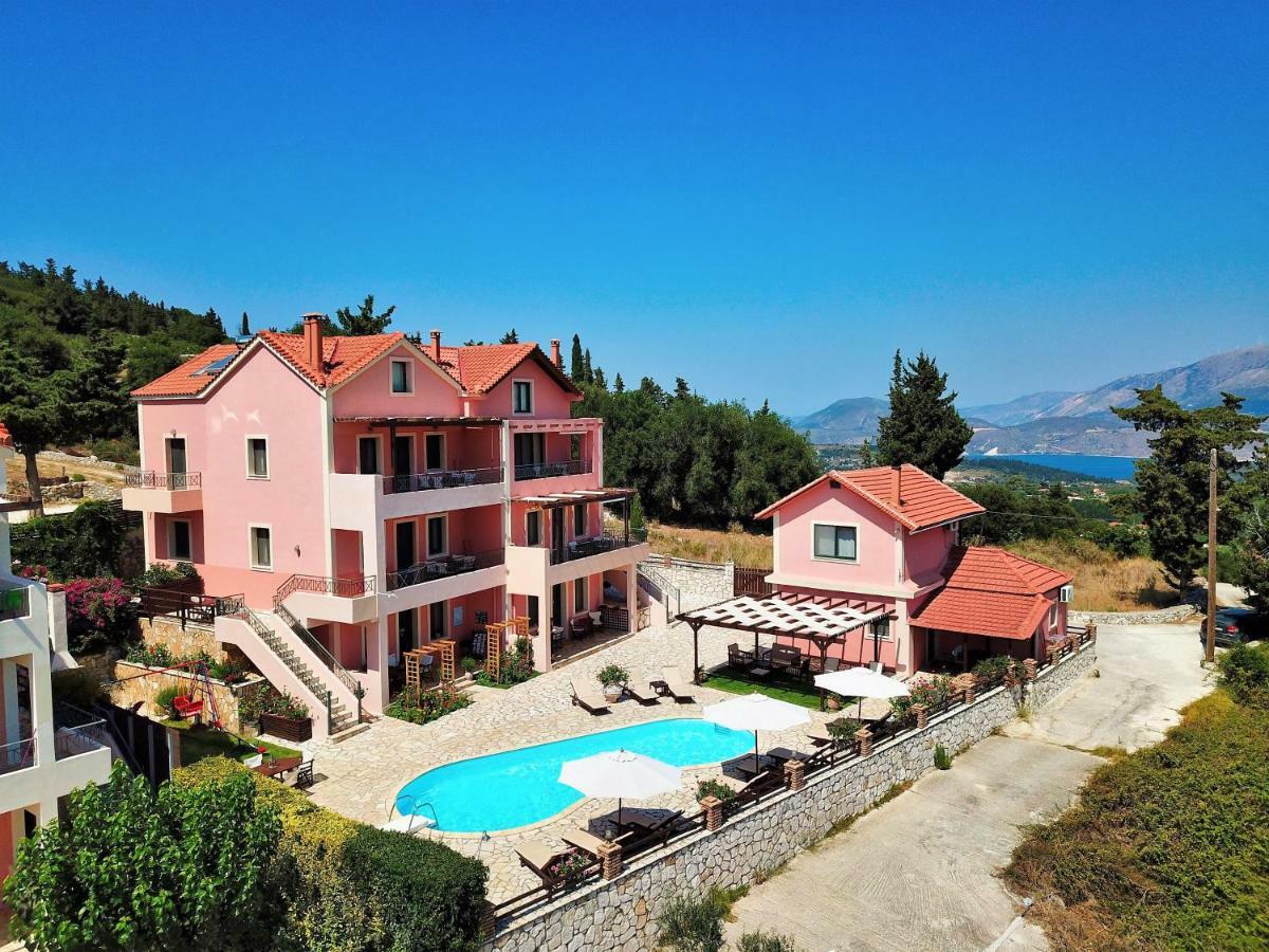Harvest Moon Apartments Lixouri Bagian luar foto