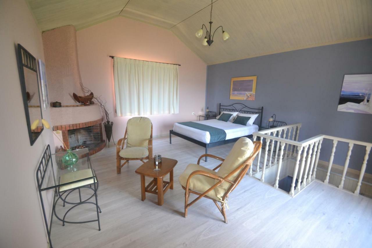 Harvest Moon Apartments Lixouri Bagian luar foto
